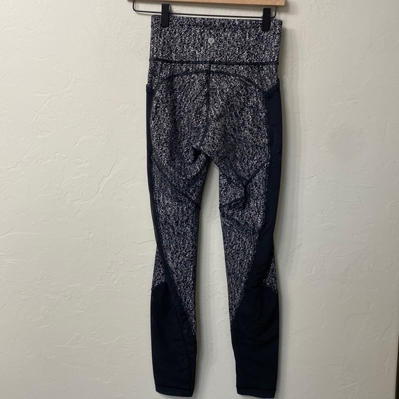 Lululemon Black and white high rise leggings size 4 - Picture 2 of 11